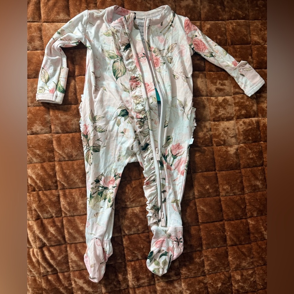 Posh Peanut Girls' Vintage Pink Rose Ruffled Footie Baby/ New Born SZ